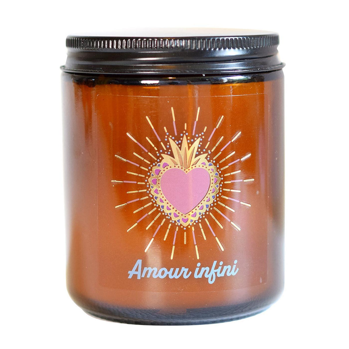 Bougie parfumée en pot de verre ambré fermé par un couvercle noir, ornée d'une étiquette avec un cœur sacré radiant et l'inscription "Amour infini".