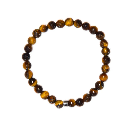 Vue de dessus d'un bracelet élastique en perles d'œil de tigre aux reflets marron et dorés, doté d’un petit séparateur en acier inoxydable, présenté à plat sur fond blanc.