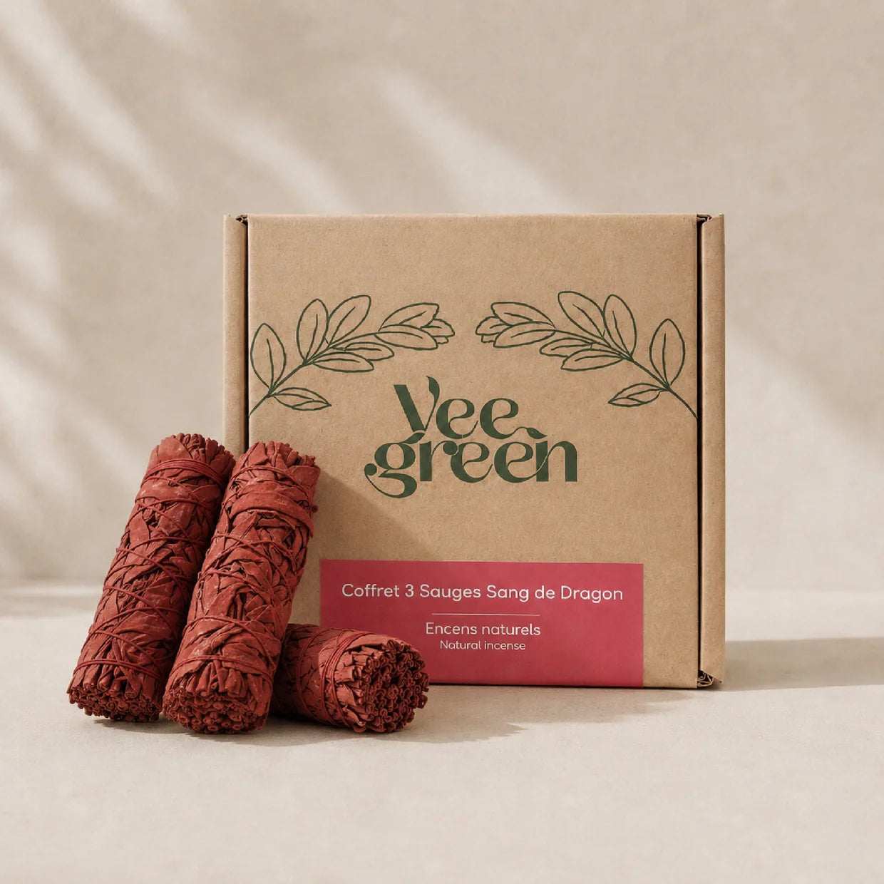 Coffret kraft contenant 3 bâtons de sauge blanche enrobés de résine rouge Sang de Dragon - Myvelyshop